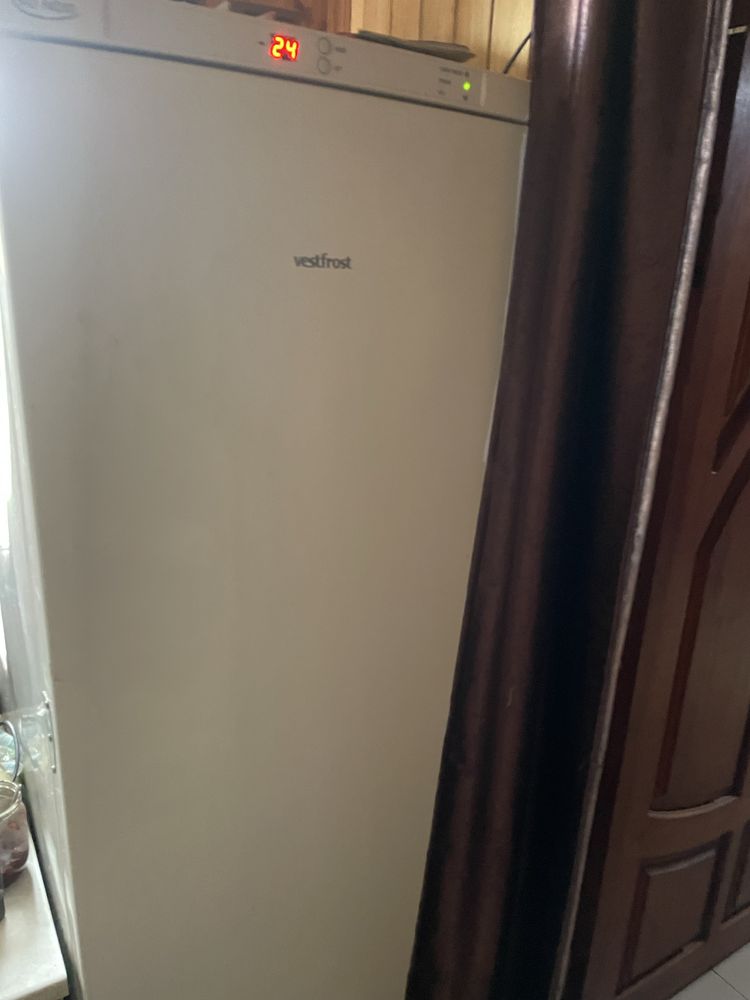 Продам морозильну камеру vestfrost
