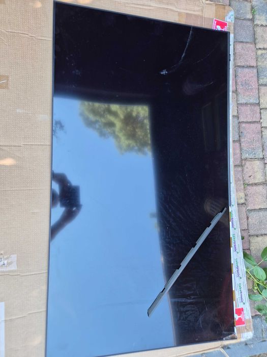 Sprzedam uszkodzony telewizor Samsung na części.