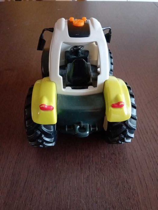 Traktor wydający dźwięki długość 19cm