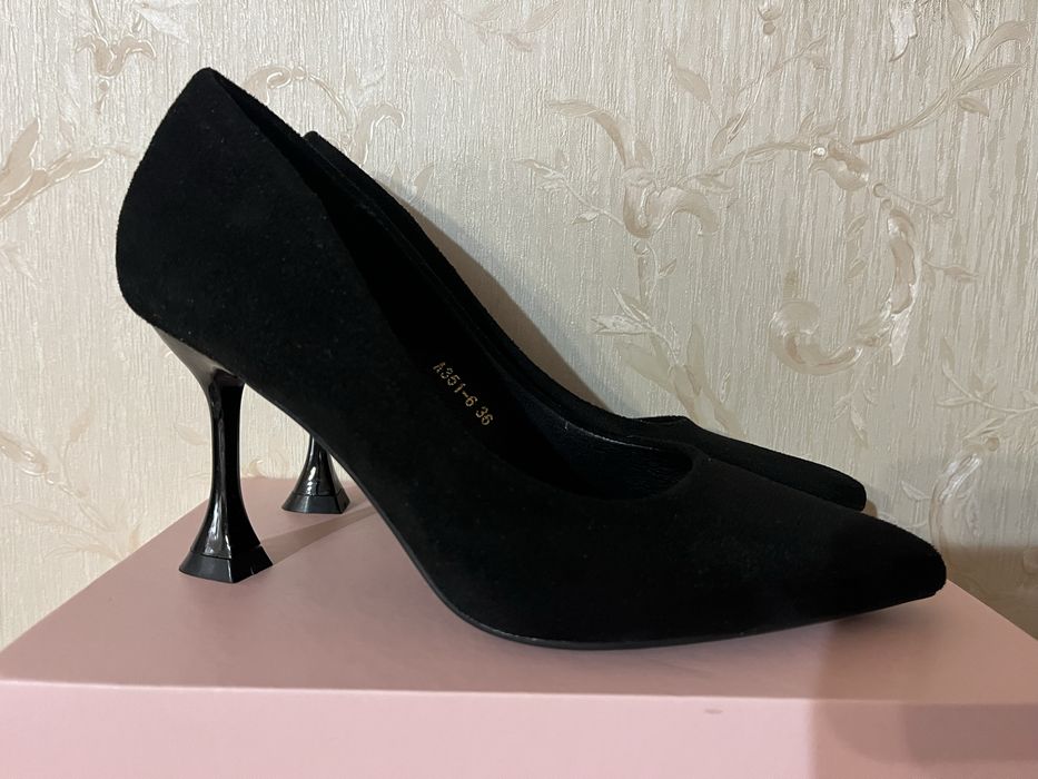 Чорні замшеві підбори