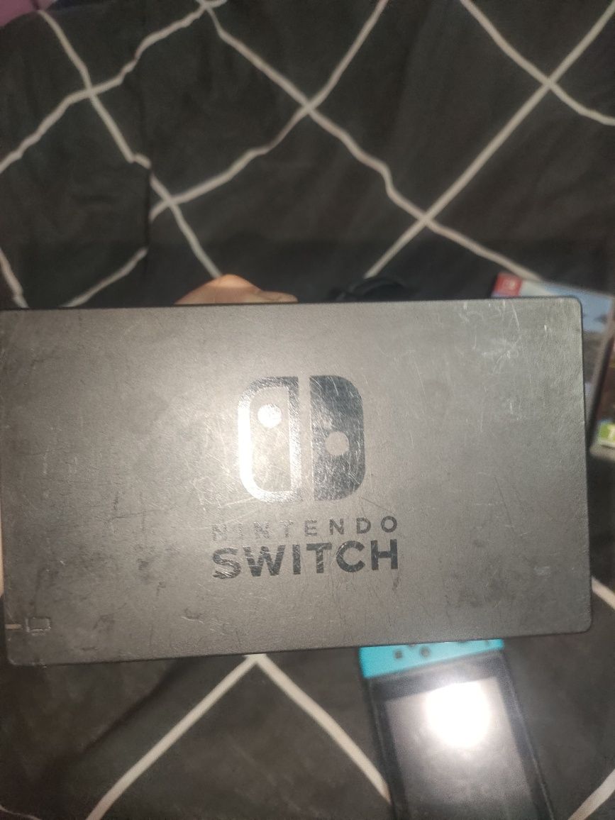 Nintendo Switch z ładowarką