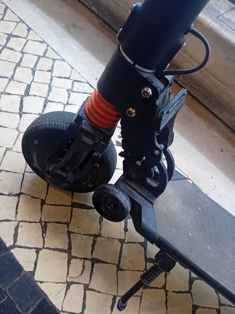 Trotinete urbanglide para peça ou recuperação (c/ avaria ) não liga