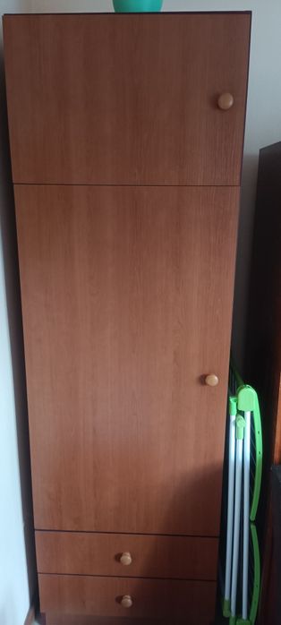 Sprzedam szafę z szufladami i pawlaczem
