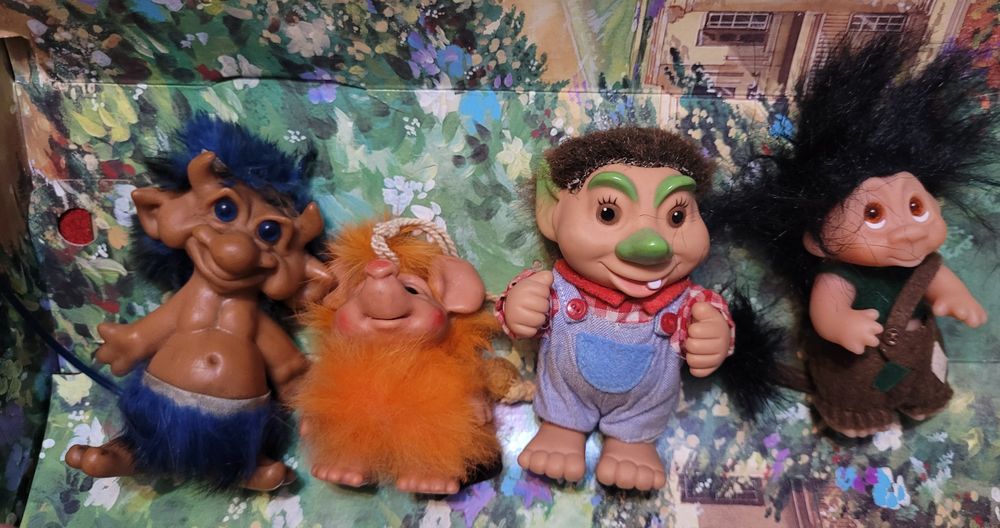 Zestaw trolli różnych marek