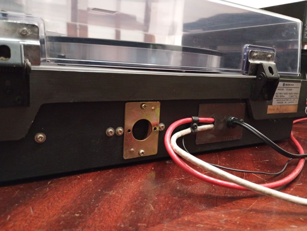 Gira discos Sanyo TP 626