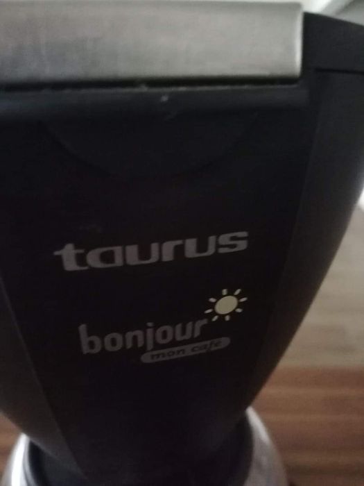 Máquina café filtro Taurus