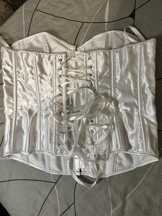Корсет білий и чорний листайте