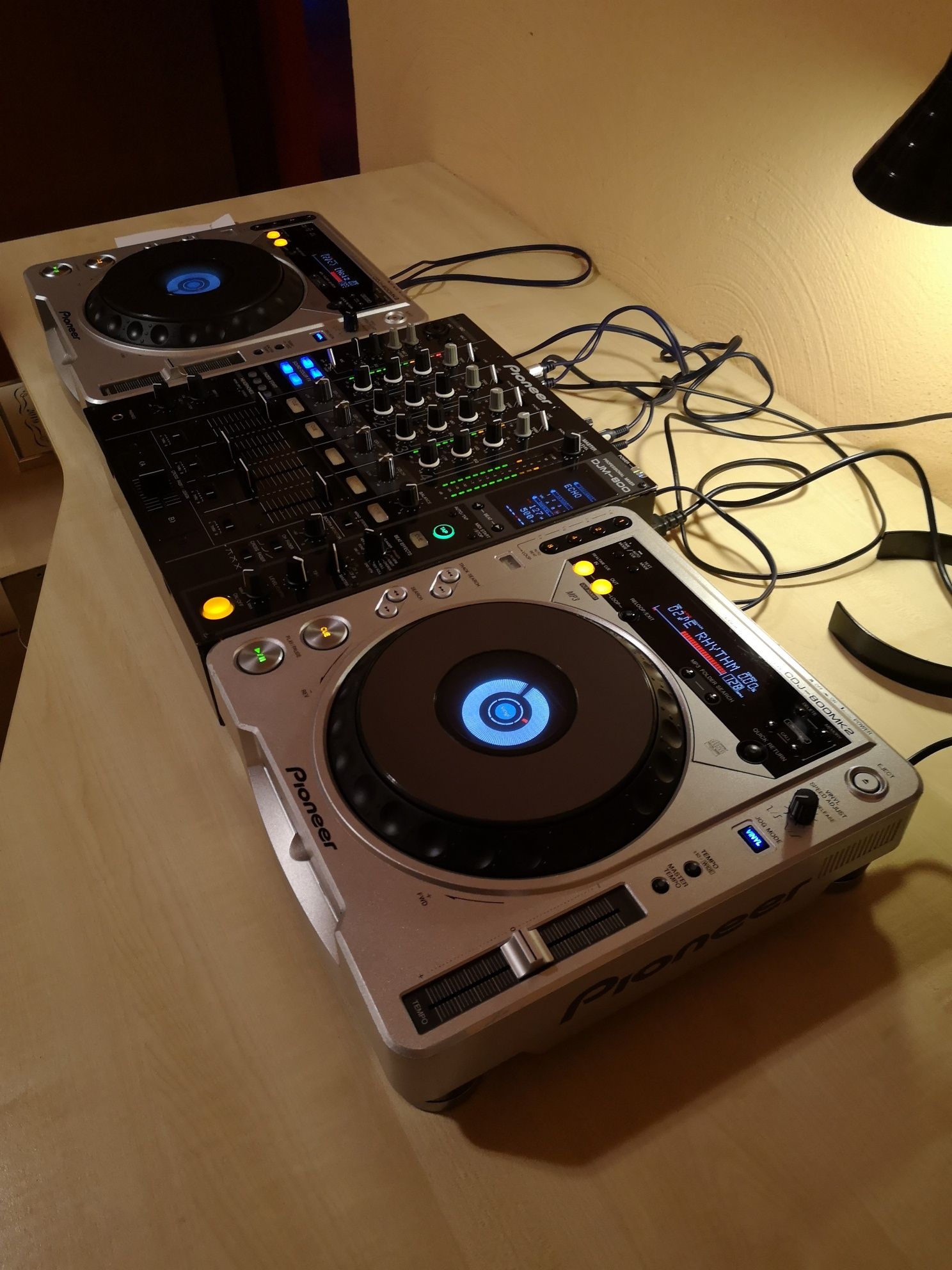 Konsola djm 500/600/750/800/850/ 2 x CDJ 800MKII Behringer djx 900 USB