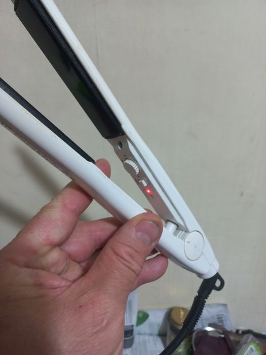 Утюжок  для волос  в отличном рабочем состоянии