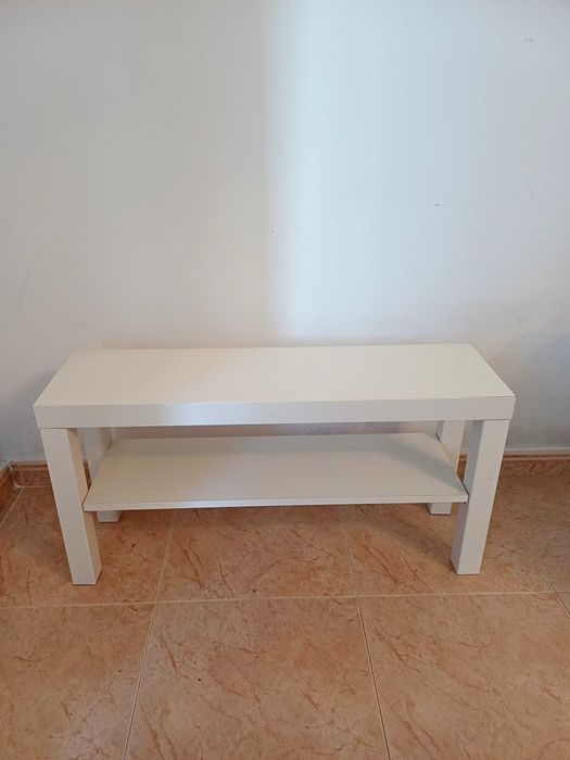 Pequeno aparador para TV