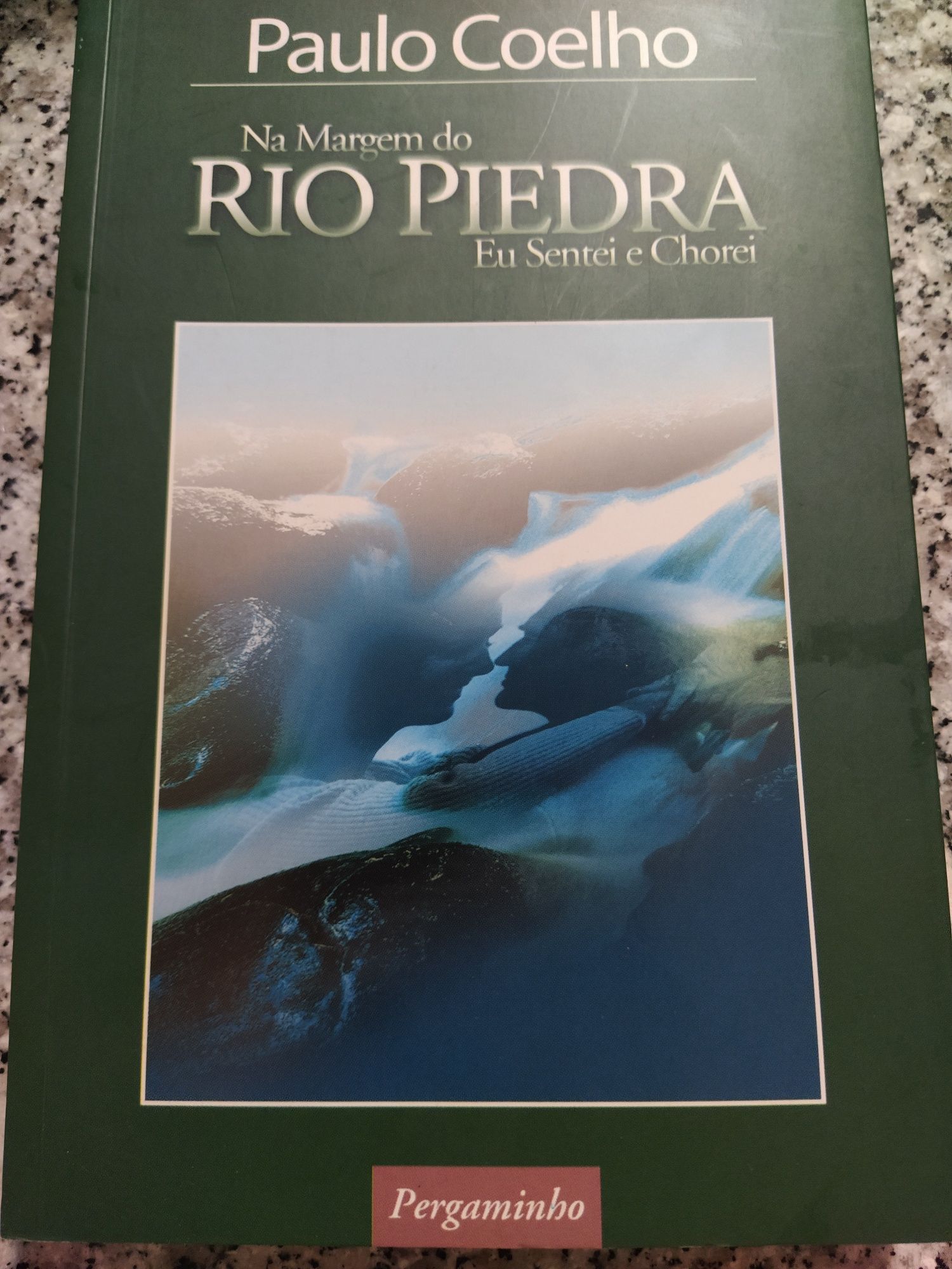 Livro de Paulo Coelho Na Margem do Rio Piedra Eu Sentei e Chorei