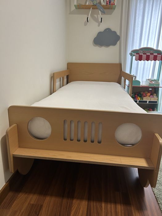 Cama de solteiro lara rapz em forma de carro