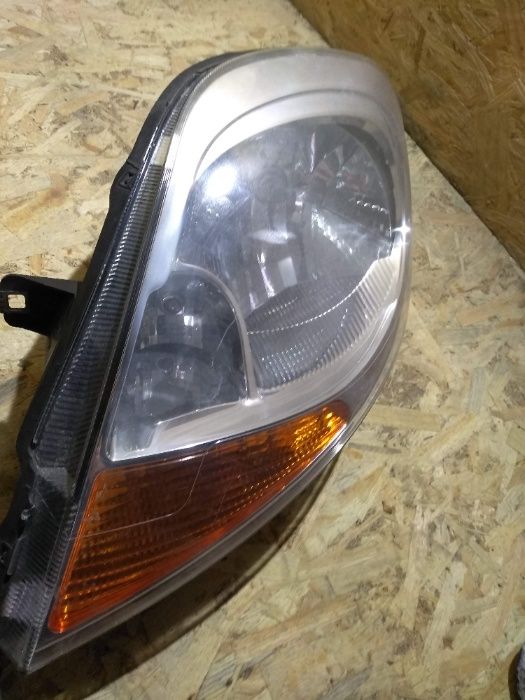 Фара правая левая Renault Trafic Опель Виваро 2,0 с 2006 года