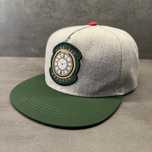 Czapka snapback “Timeless Quality” – szaro-zielona