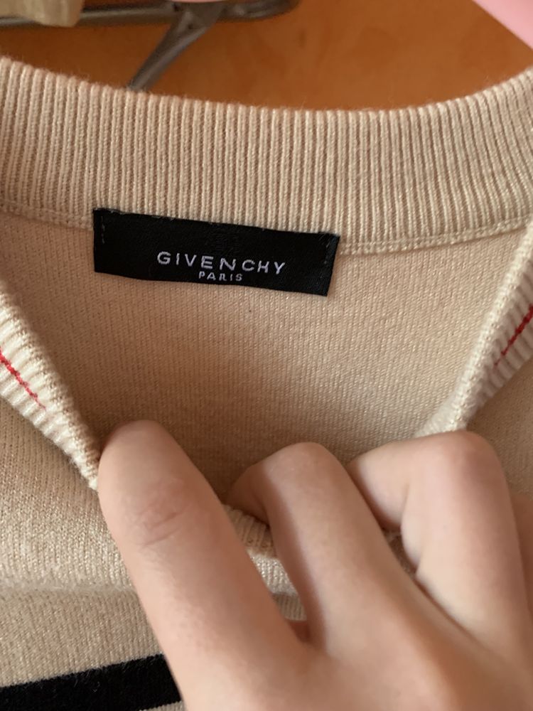 Светр Givenchy