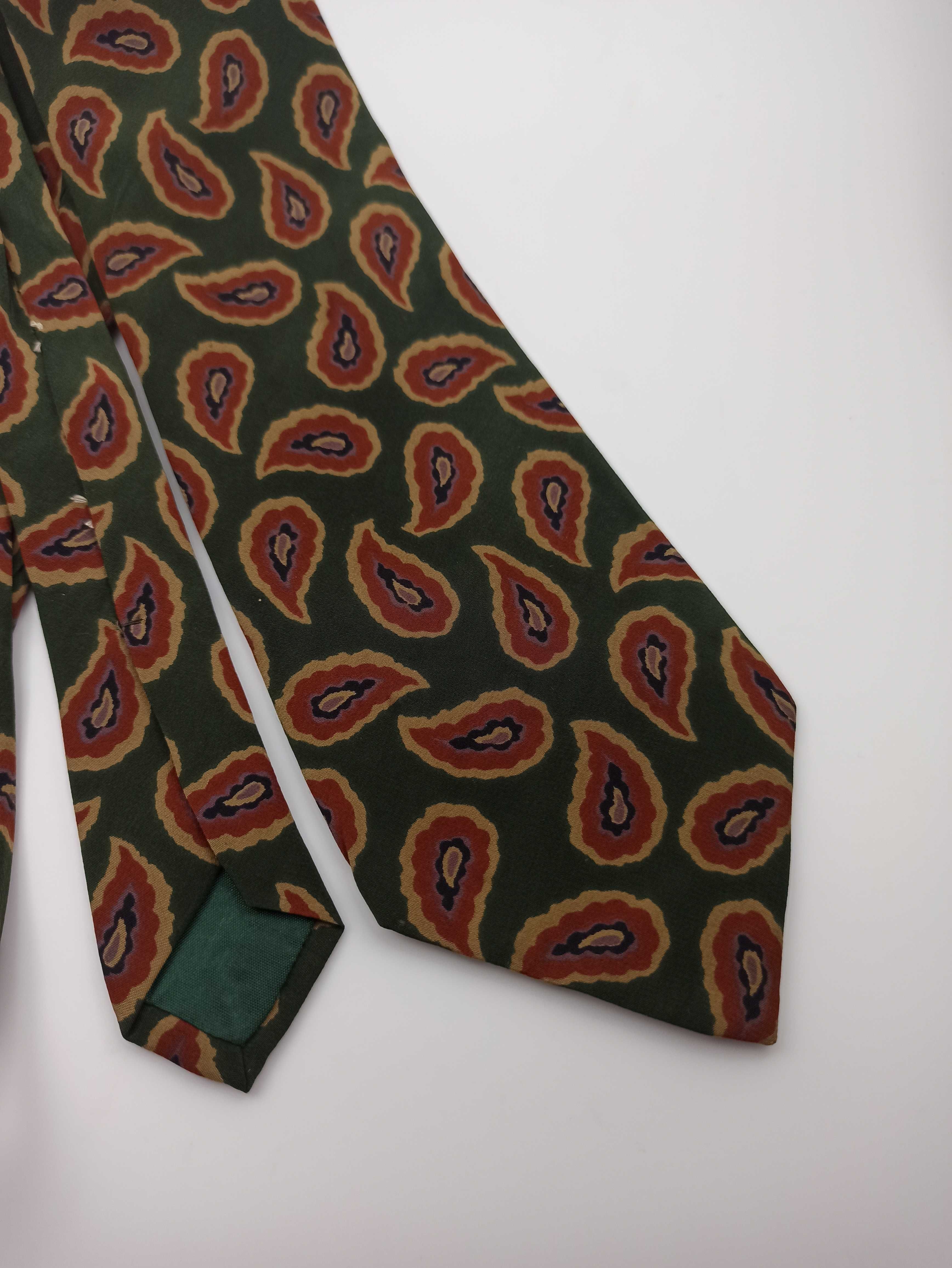 Prochownick zielony jedwabny krawat paisley