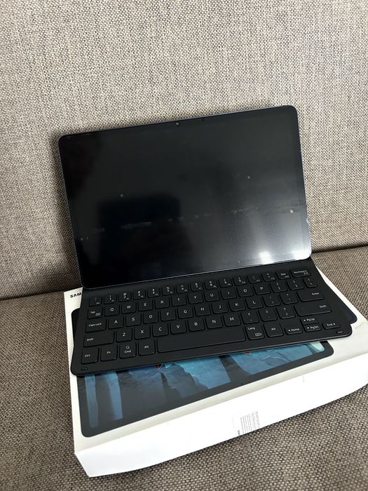 Samsung Galaxy Tab S7 256 GB LTE + etui z klawiaturą + rysik + folia