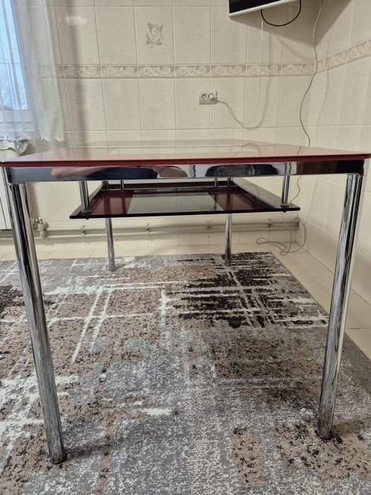 Продам скляний стіл