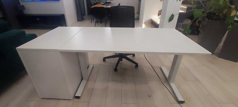 Zestaw elektryczne biurko, kontenerek i fotel