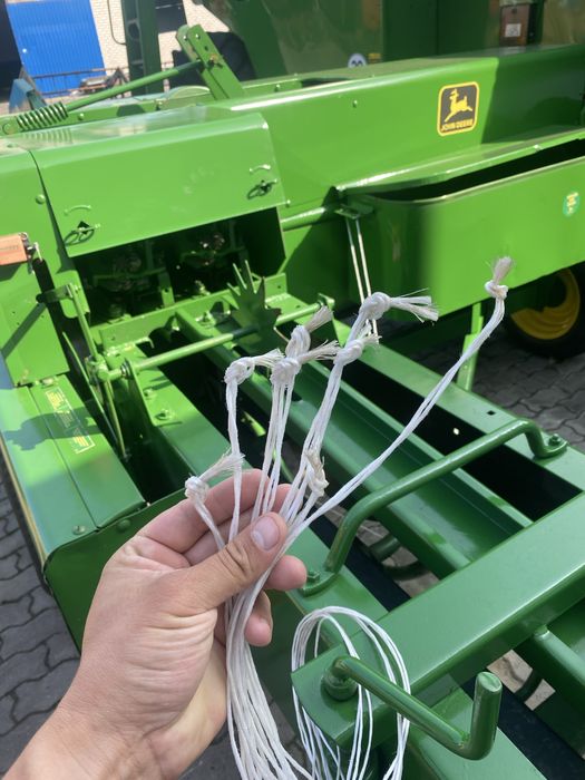 прес підбирач John Deere 332