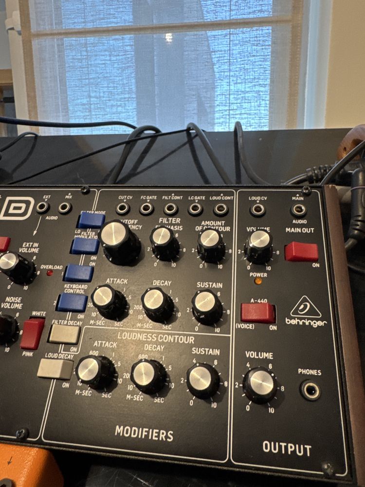 Behringer Model D