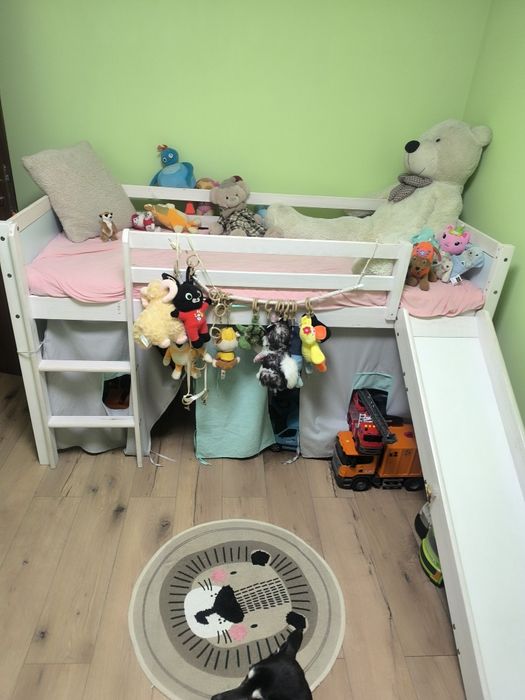 Łóżko piętrowe ze zjeżdżalnią