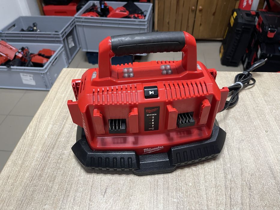 Milwaukee M1418C6 / зарядний пристрій Мілвокі на 6 портів