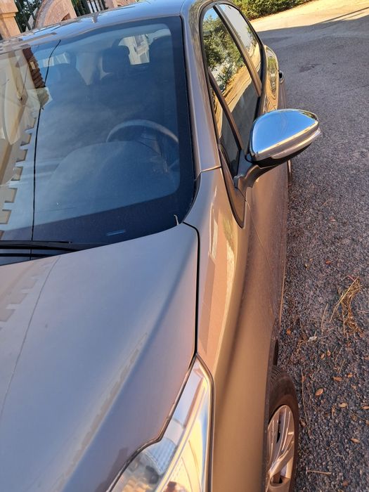 Peugeot 208 muito bom estato.