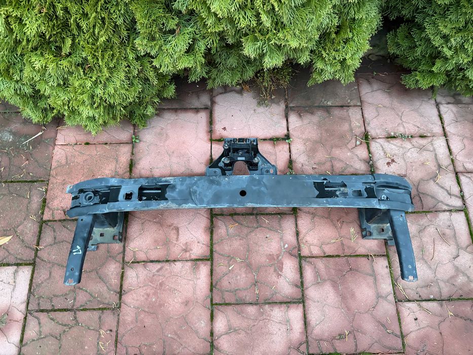 Підсилювач переднього бамперу VW Passat B8 (з кріпленням під радар)