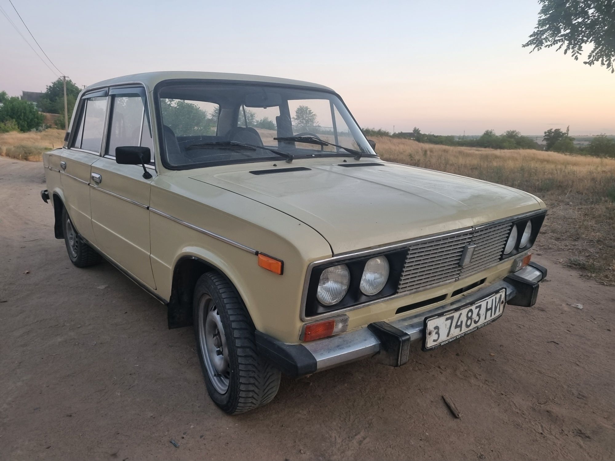 Авто 2106 отличное состояние