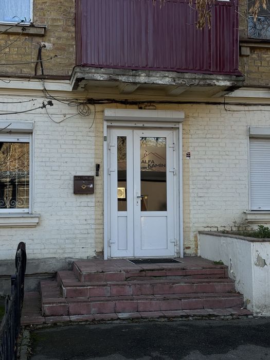 Здам в суборенду фасадне приміщення