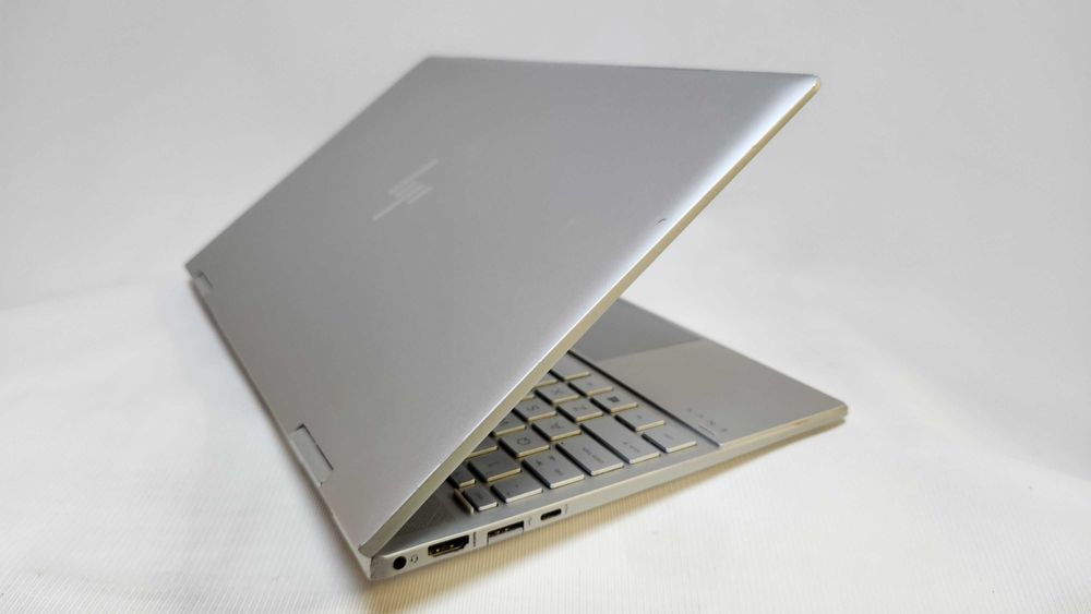 15.6" HP ENVY x360  8GB 256GB  i5-1135g7 Intel iris XE Graphics  4GB