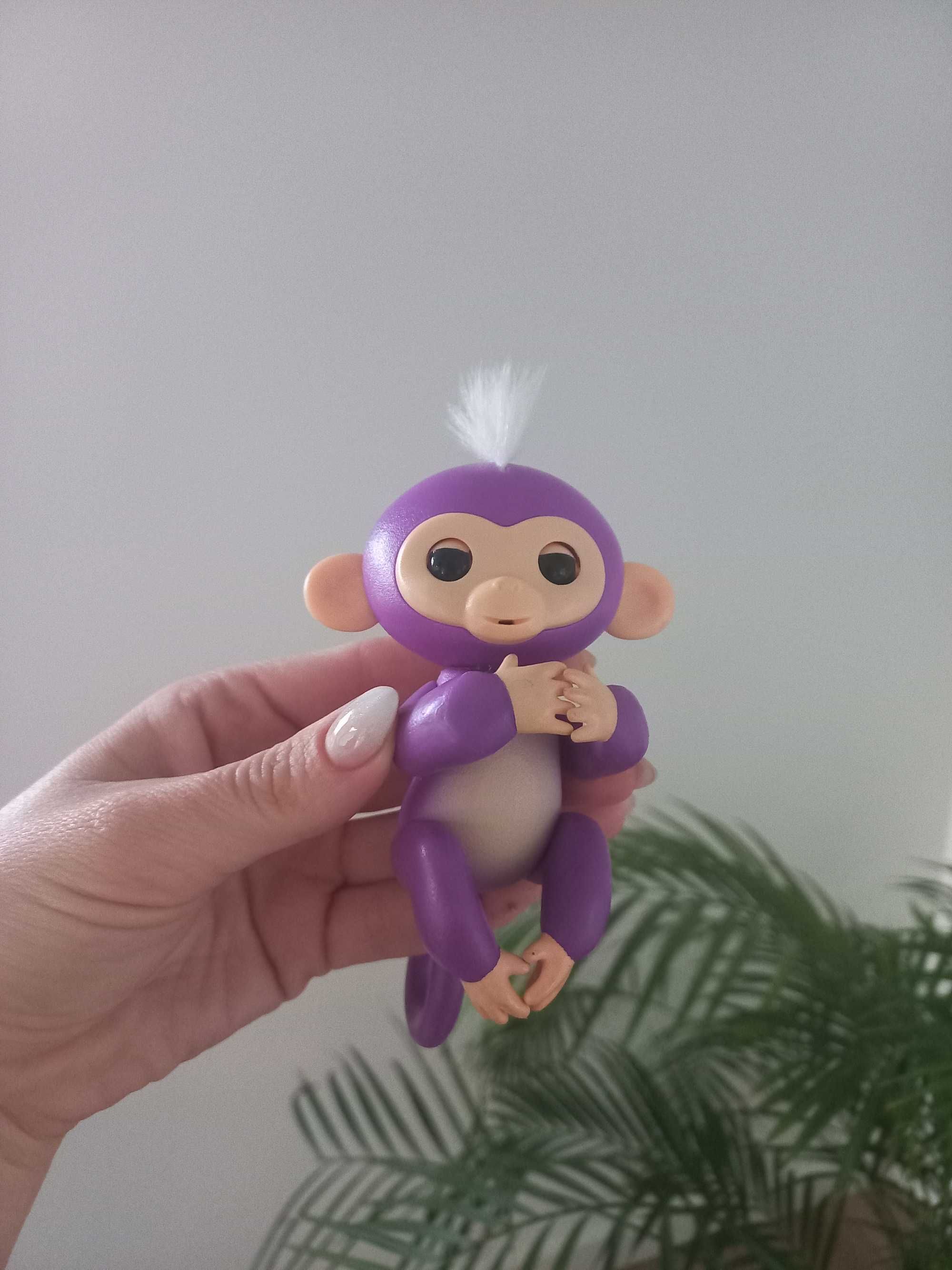 Małpka fingerlings Mia fioletowa małpka interaktywna