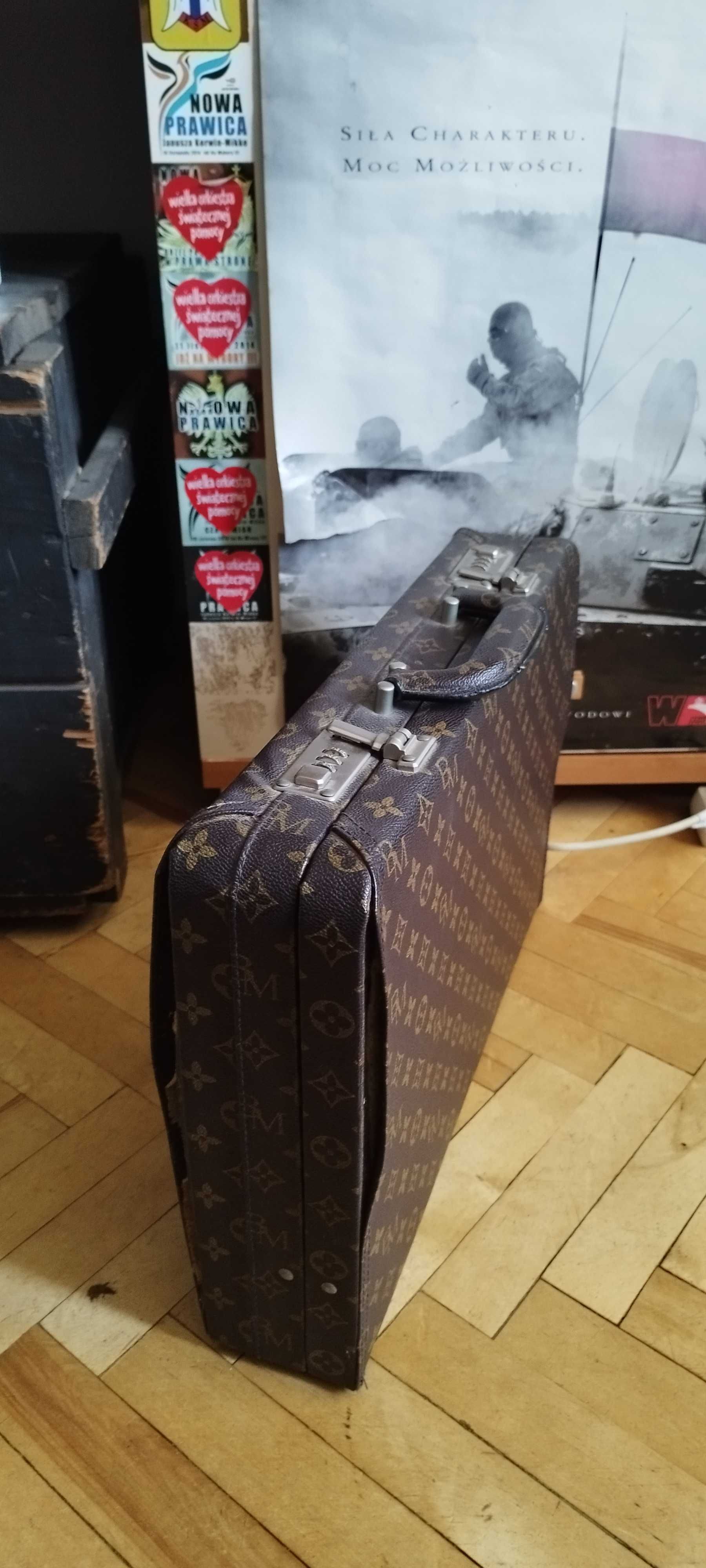 Stara walizka neseser męski obity skórą