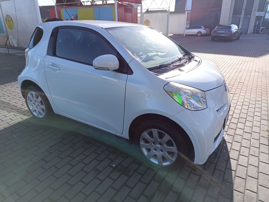 Toyota IQ em ótimo estado