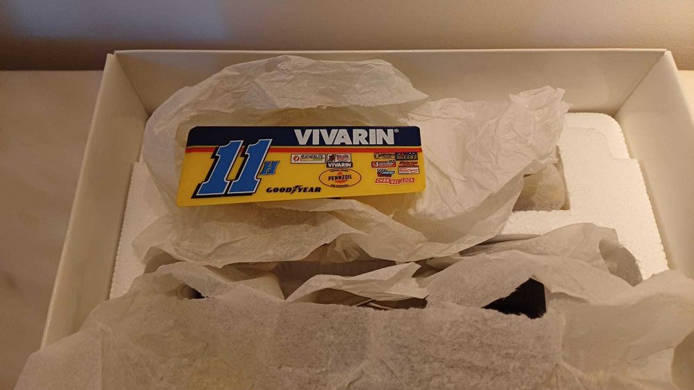 Miniatura Vivarin Sprint Car GMP Escala 1:18