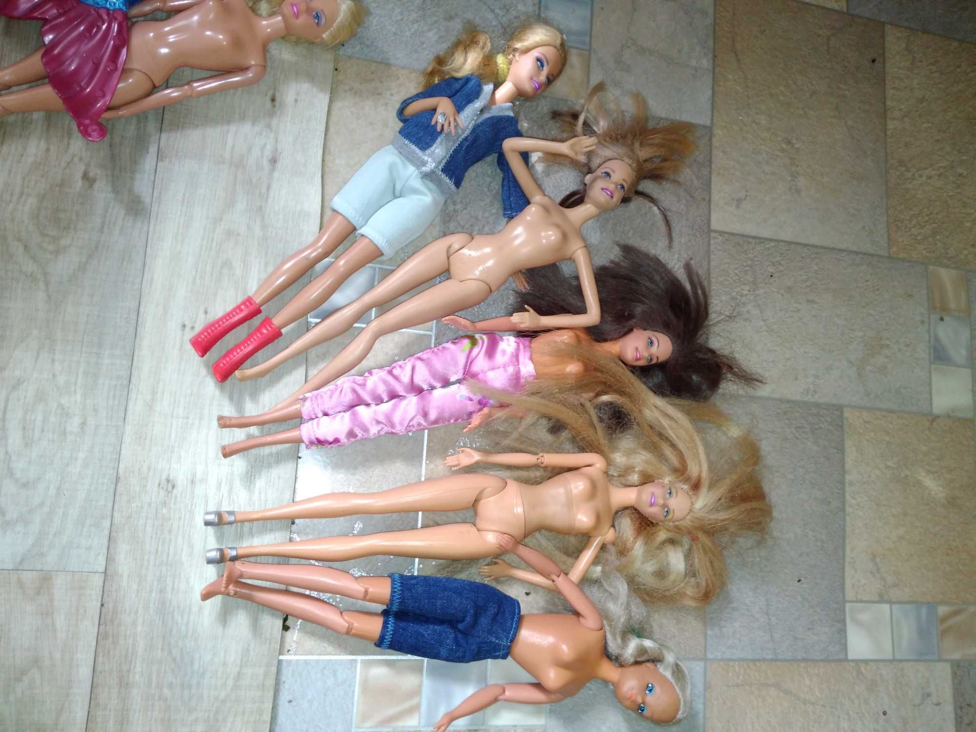 Набор кукол Барби и других