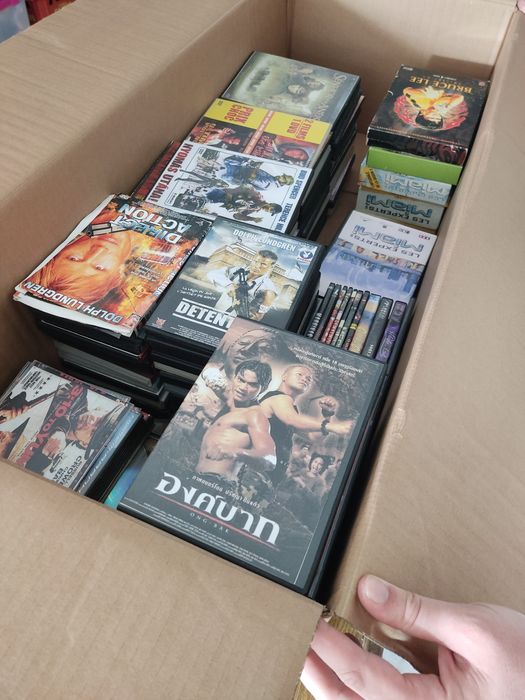 Vendo DVDs de filmes