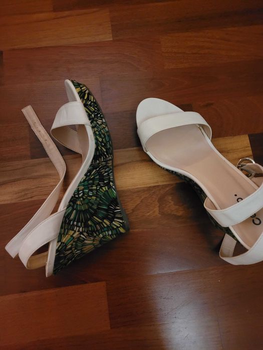 Sandały na koturnie jak nowe