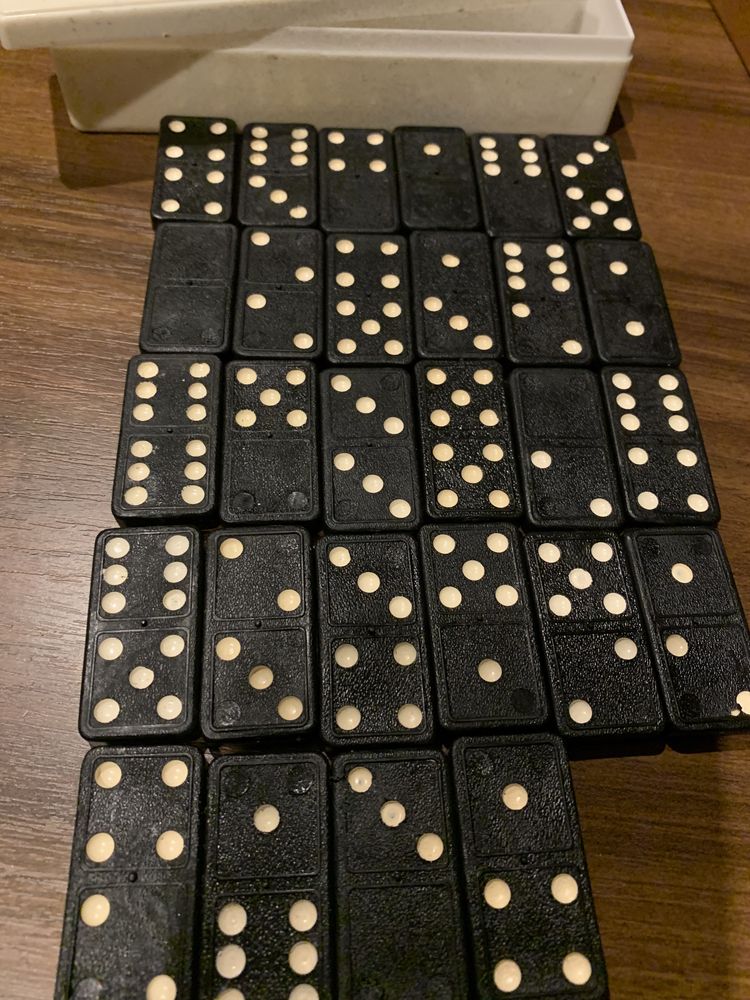 Stara gra Domino czarne kostki.