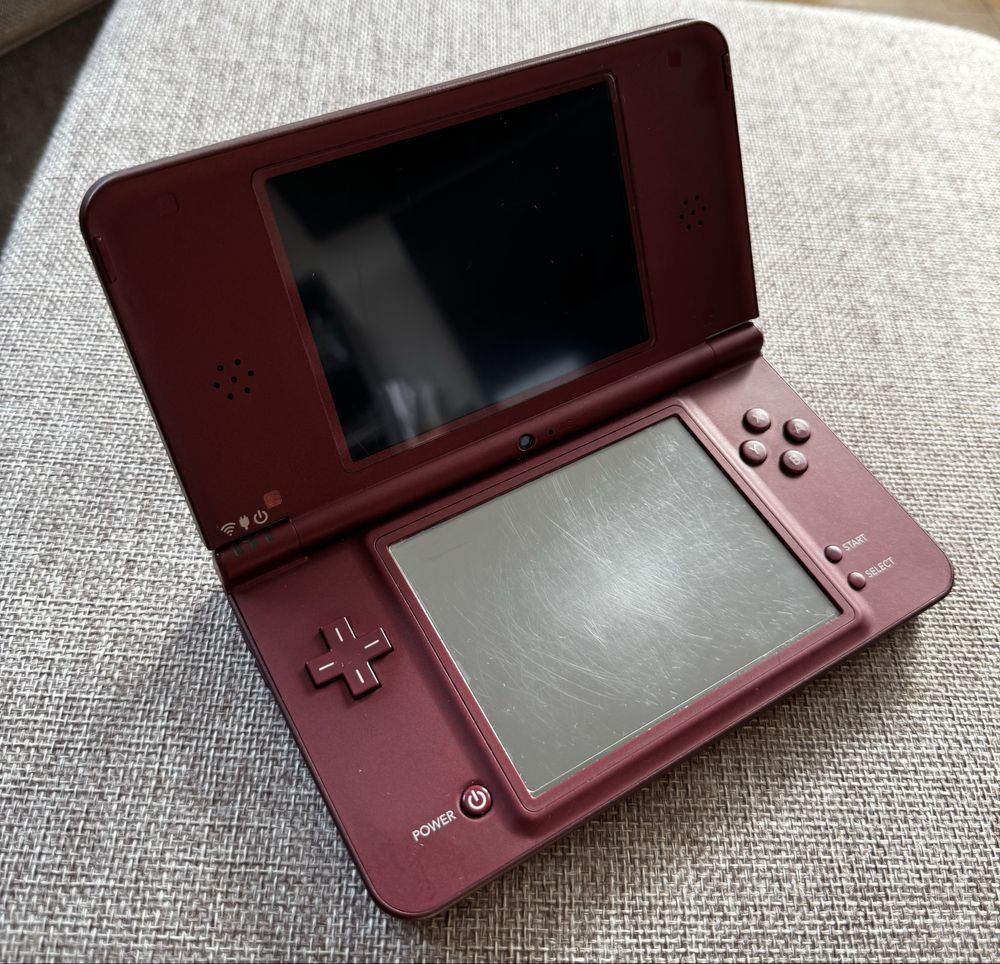Nintendo DSI XL z polskiej dystrybucji full zestaw.