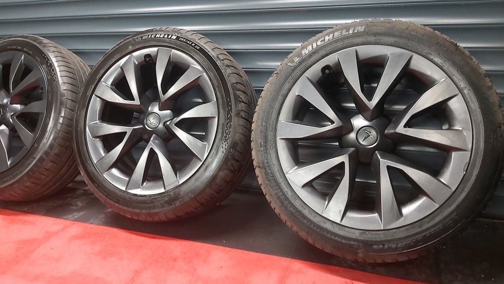 Koła letnie Tesla X Plaid Cyberstream R20 Michelin