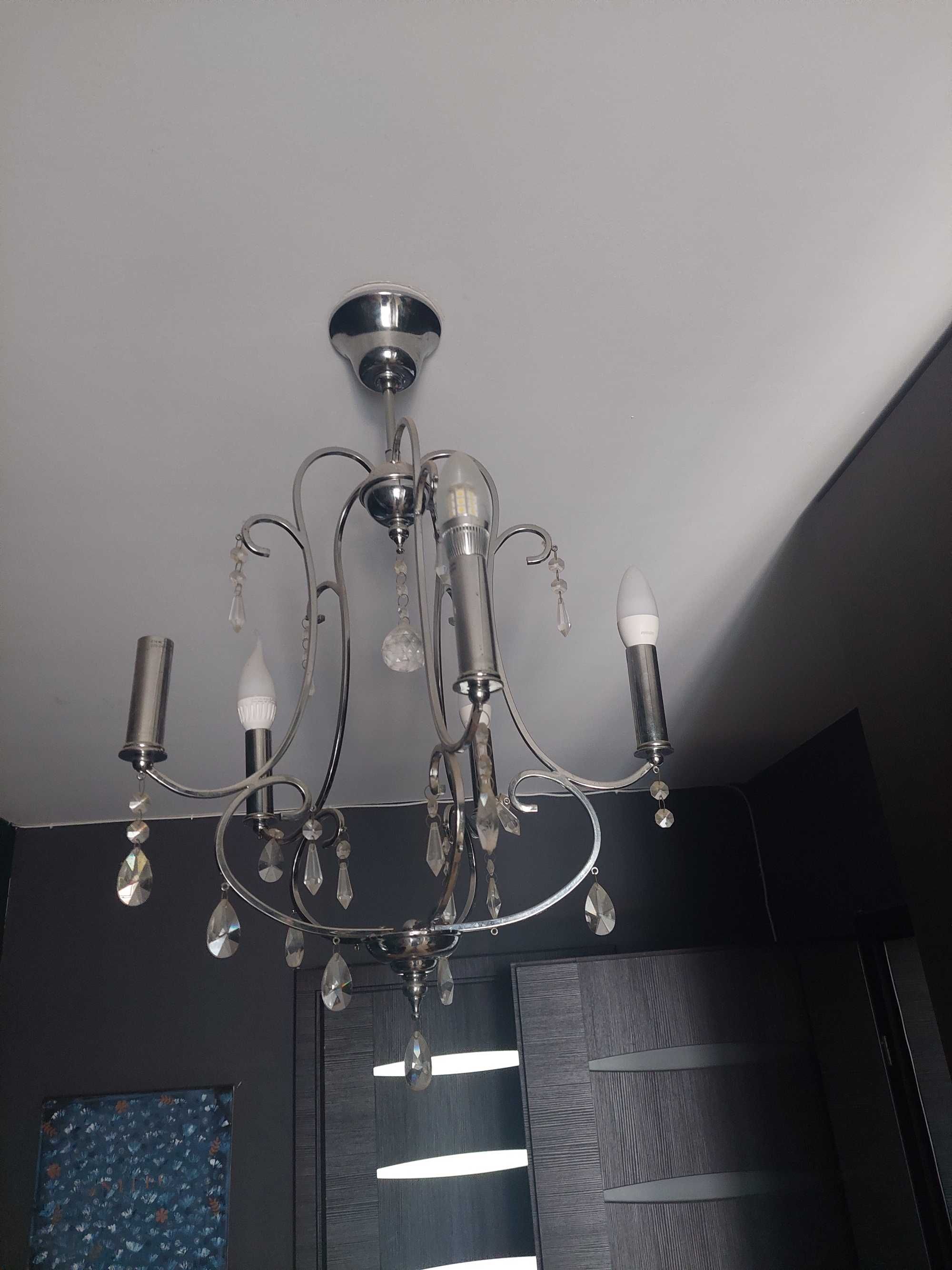Lampy sufitowe, zegar ścienny