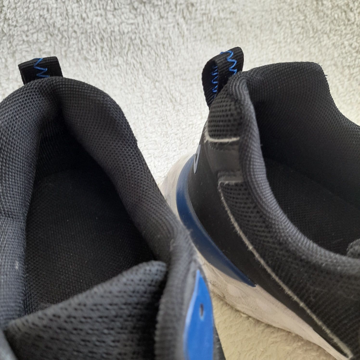 Buty FILA męskie czarne przewiewne r.40 dł.wkladki 25 cm RAZ założone