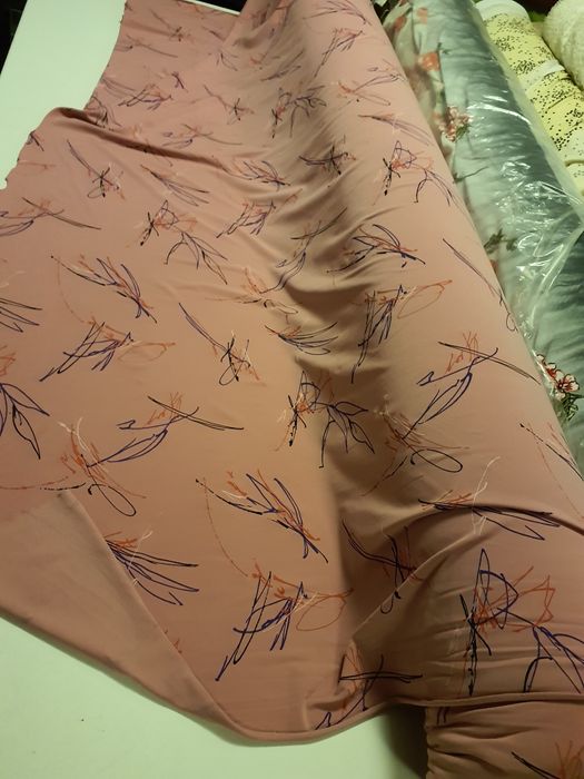 Dzianina wzór różowa szer.150 cm.Promocja