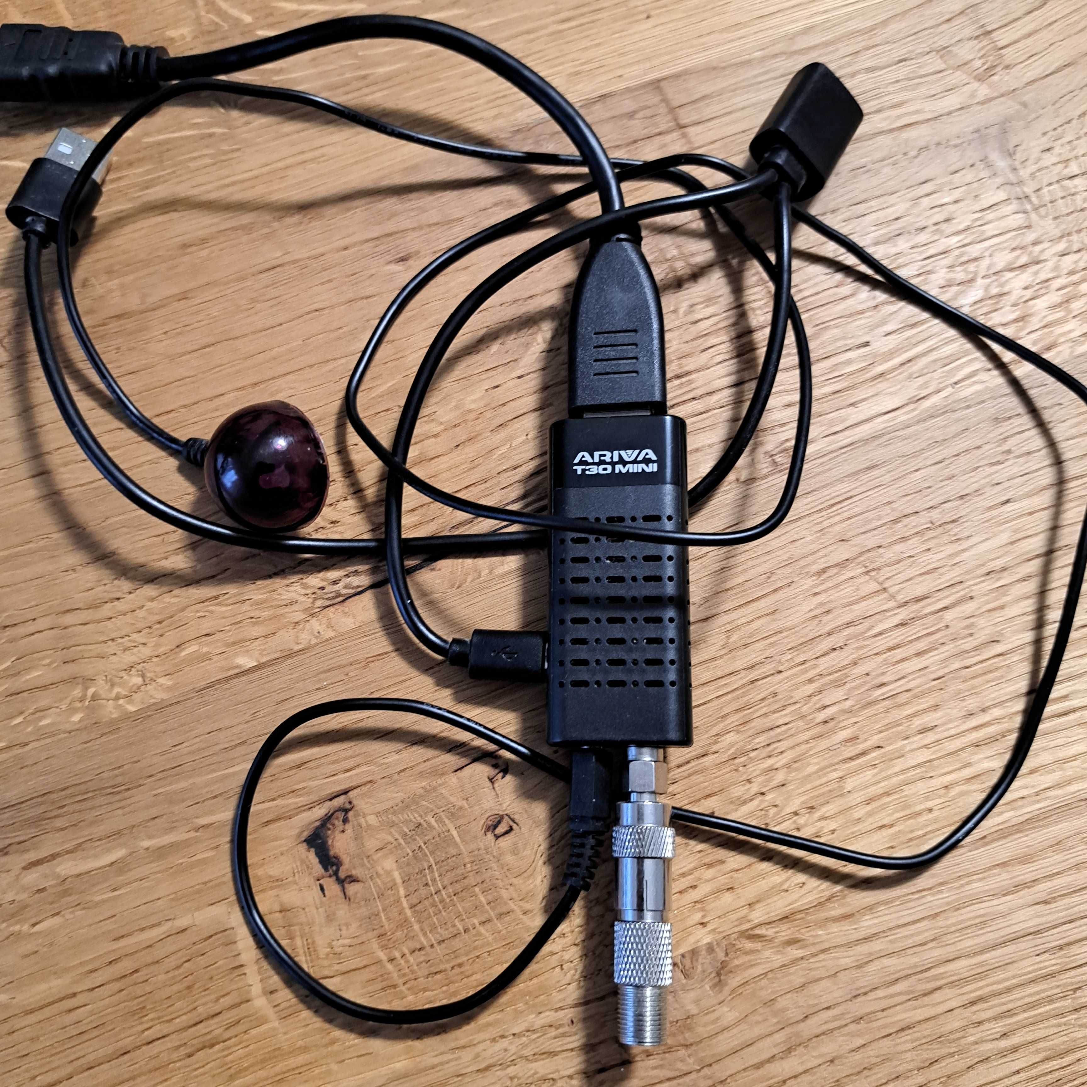 Telewizor Panasonic TX-32LE7P/SA plus dekoder Ariva T30 mini