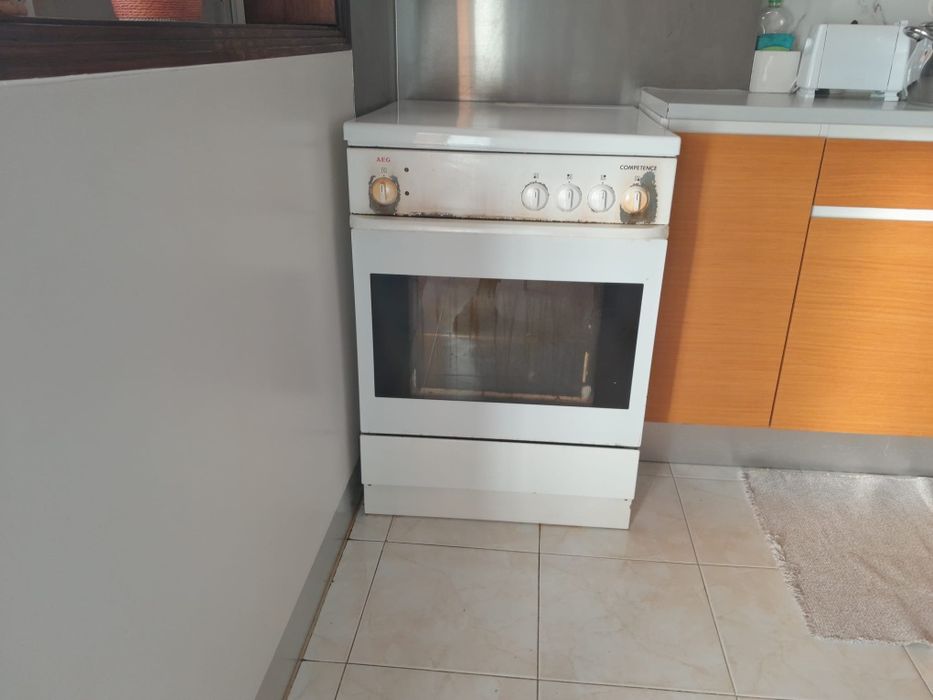 Fogão elétrico - 4 bicos e forno - funciona