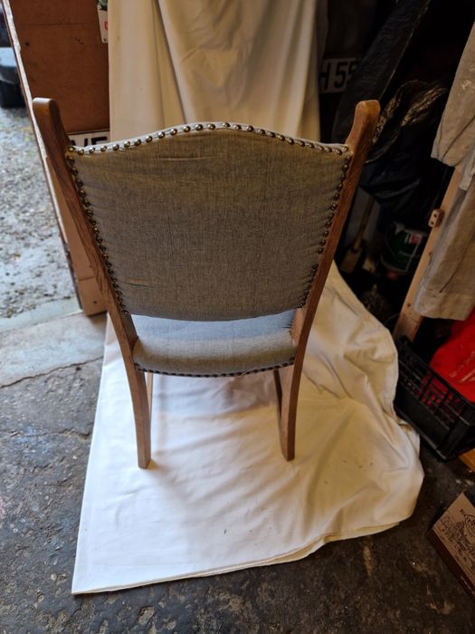 Krzesło stylowe, stare że zdobieniami