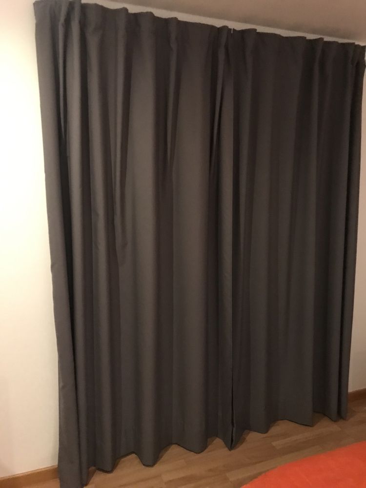 Par de cortinas opaco cinza