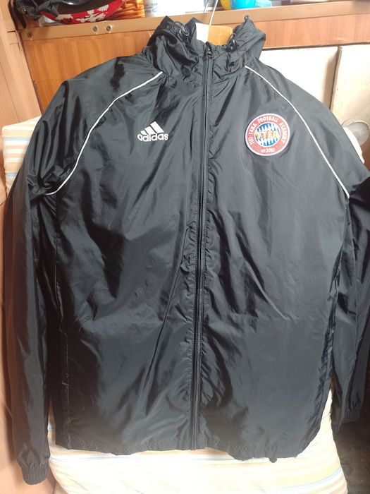 Куртка Adidas в хорошем состоянии